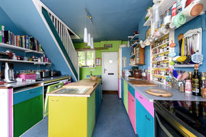 Kitchen/Breakfast Room- click for photo gallery